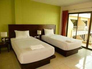 Horizon Patong Beach Resort & Spaと同グレードのホテル2
